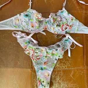 Floral mesh matching bra & panty set